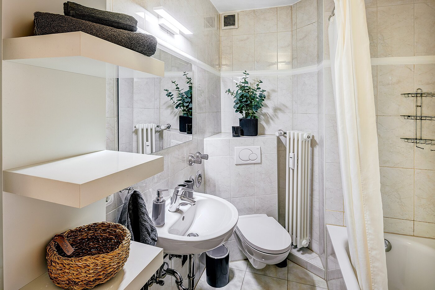 Appartement avec 3 pièces | München-Maxvorstadt | 2203ML31 | Badezimmer mit Wanne