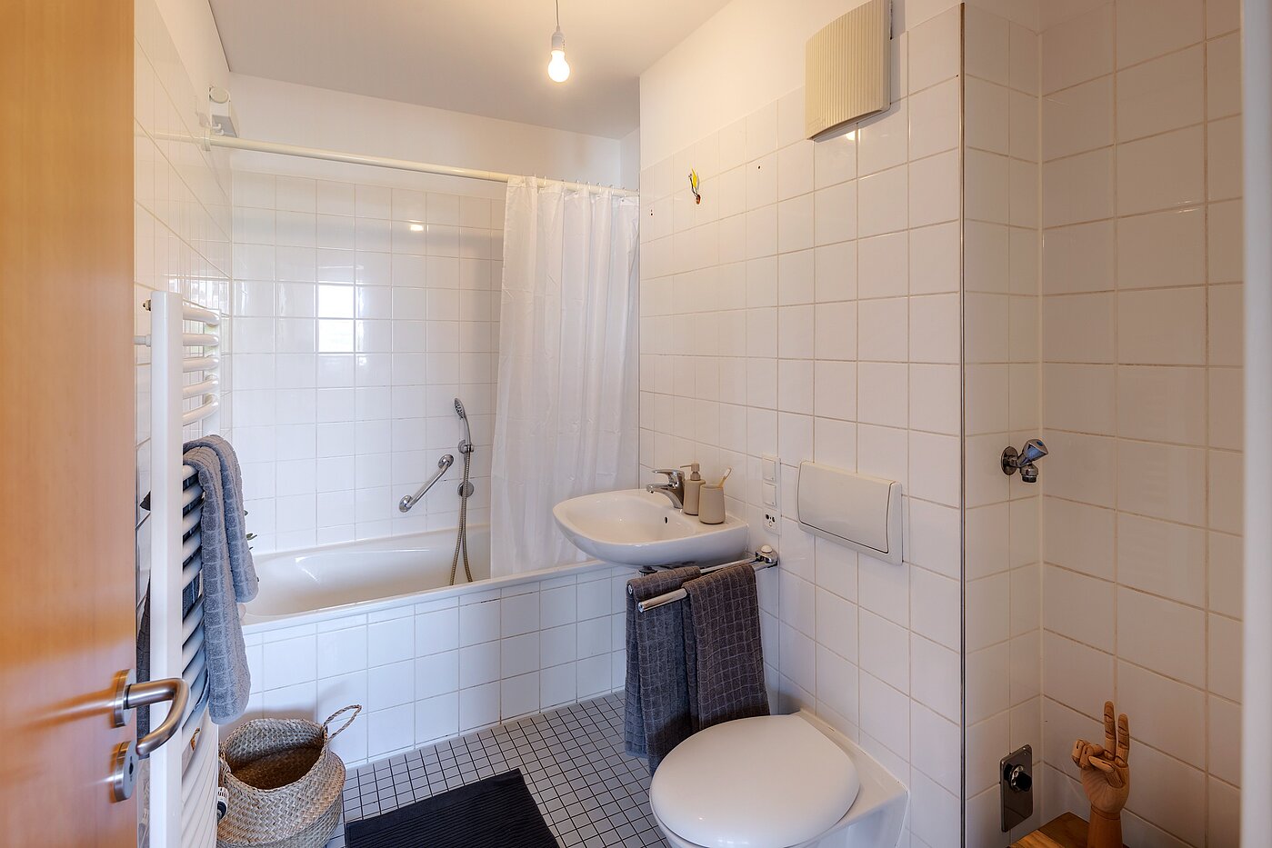 Appartement avec 2 pièces | München-Schwanthalerhöhe | 2206ML11 | Das Wannenbad mit Anschluss f.d. Waschmaschine ...