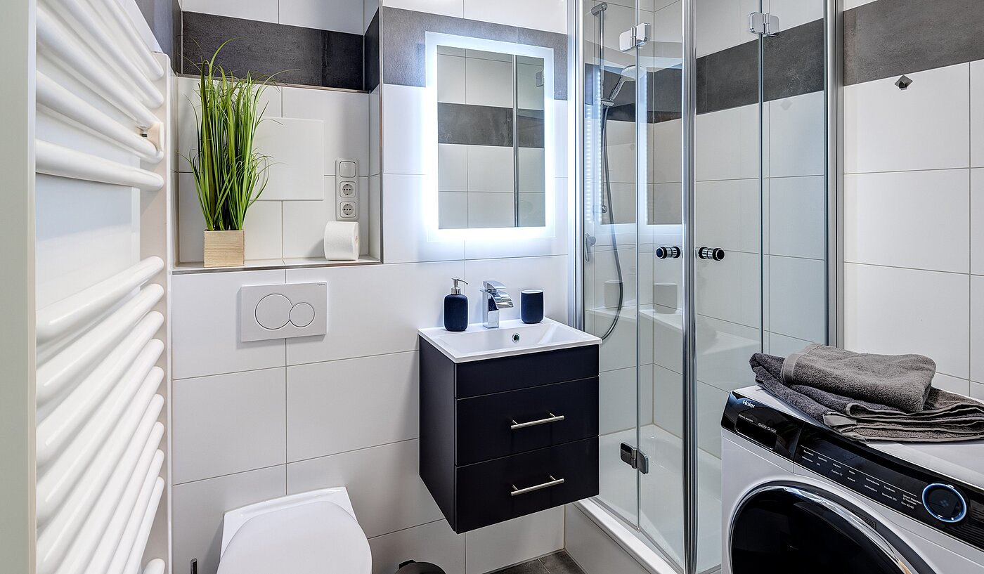 Apartment avec 1 pièce | München-Milbertshofen | 70183 | Badezimmer mit Waschtrockner