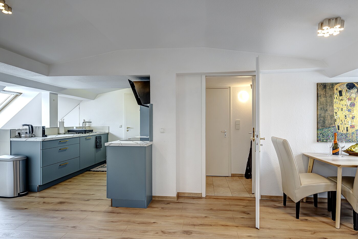 Appartement au dernier étage avec 4.5 pièces | München-Ludwigsvorstadt | 70461 | Wohnen / Essen