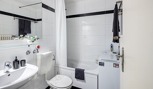 Appartement avec 2 pièces | München-Bogenhausen | 70142 | Bad mit Waschmaschine
