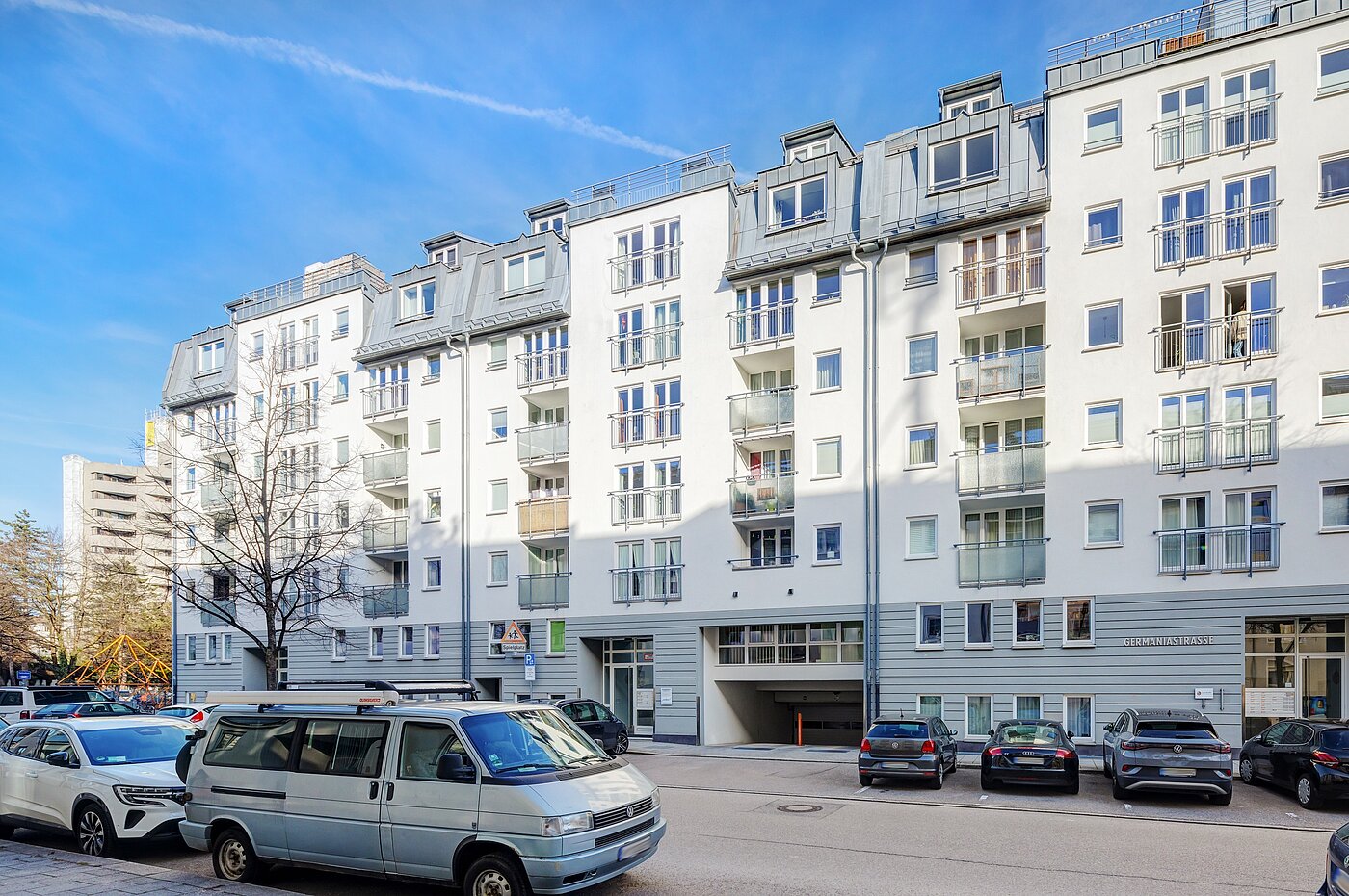 Appartement avec 2 pièces | München-Schwabing | 70102 | Ansicht von der Straße...