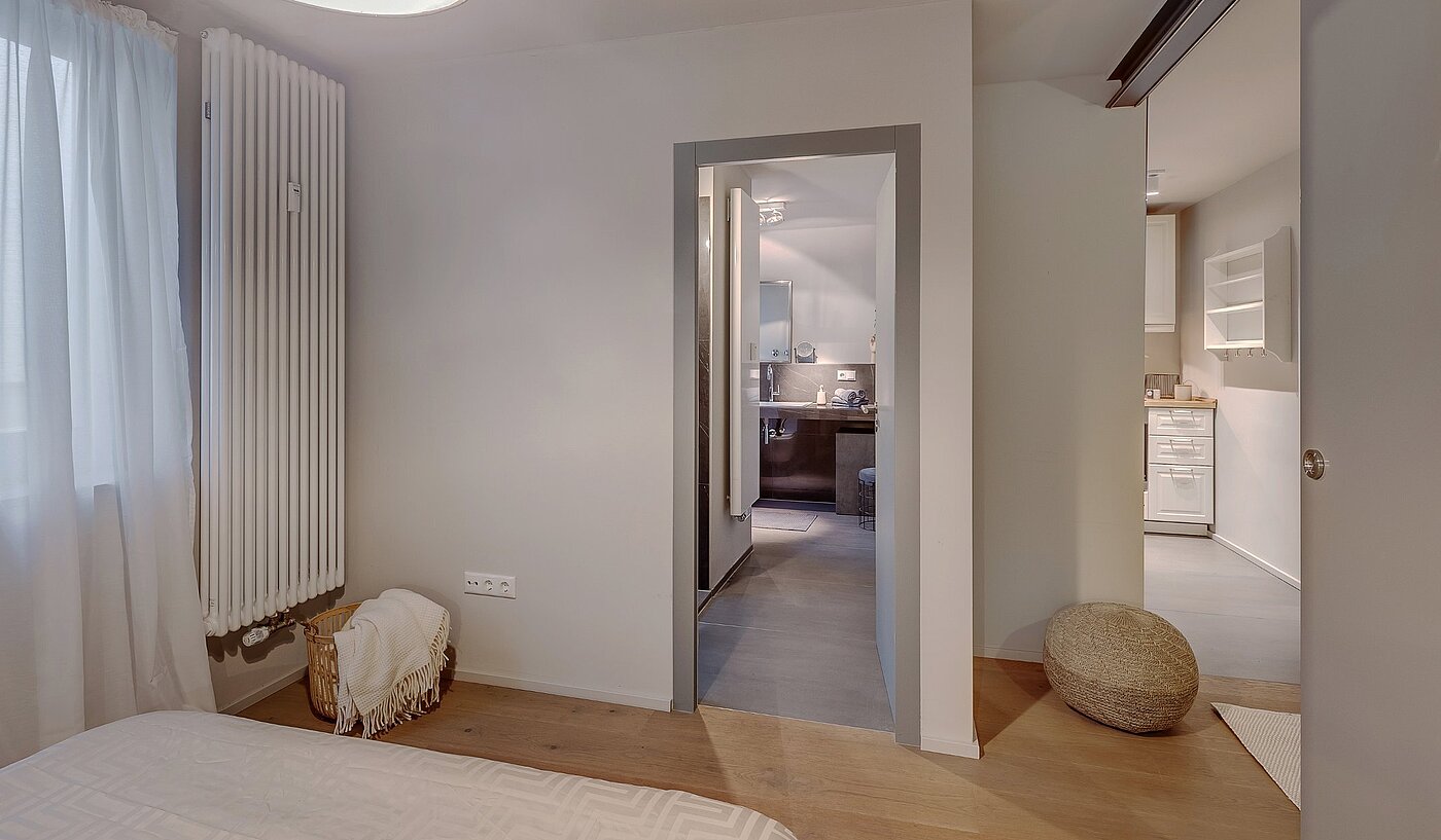 Rez-de-chaussée surélevé avec 2 pièces | München-Lehel | 2012ML1 | ...und Zugang zum Bad