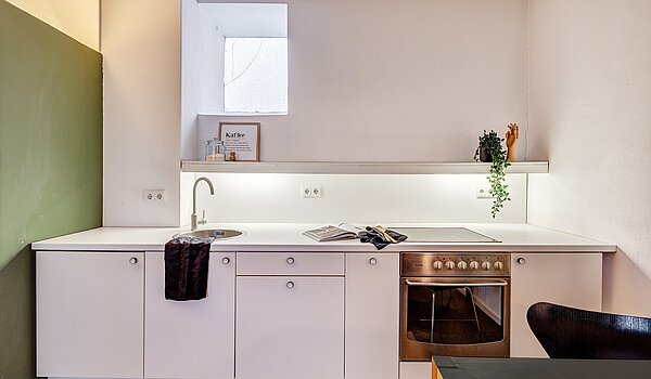 Appartement loft avec 1 pièce | München-Isarvorstadt | 2211ML7 | Die breite Küchenzeile...