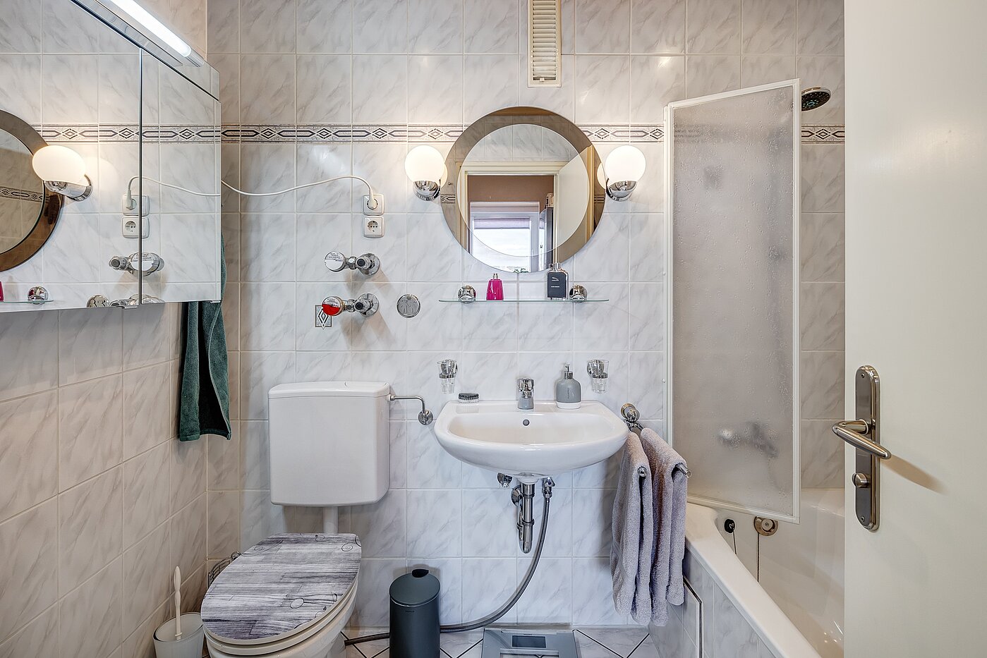 Appartement avec 3 pièces | München-Feldmoching | 2201ML2 | Marmoriert gefliestes Wannenbad...