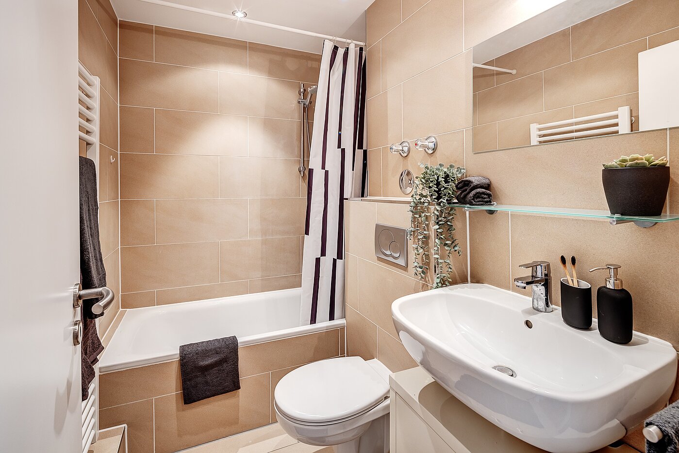 Appartement avec 1 pièce | München-Milbertshofen | 2112ML4 | Geschmackvolles Bad