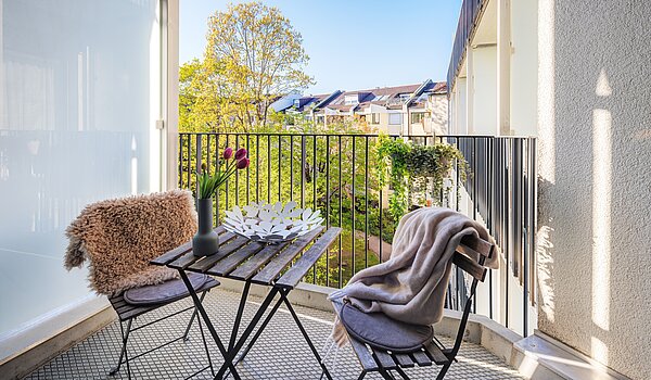 Apartment avec 1.5 pièces | München-Bogenhausen | 70378 | ...auf dem Balkon...