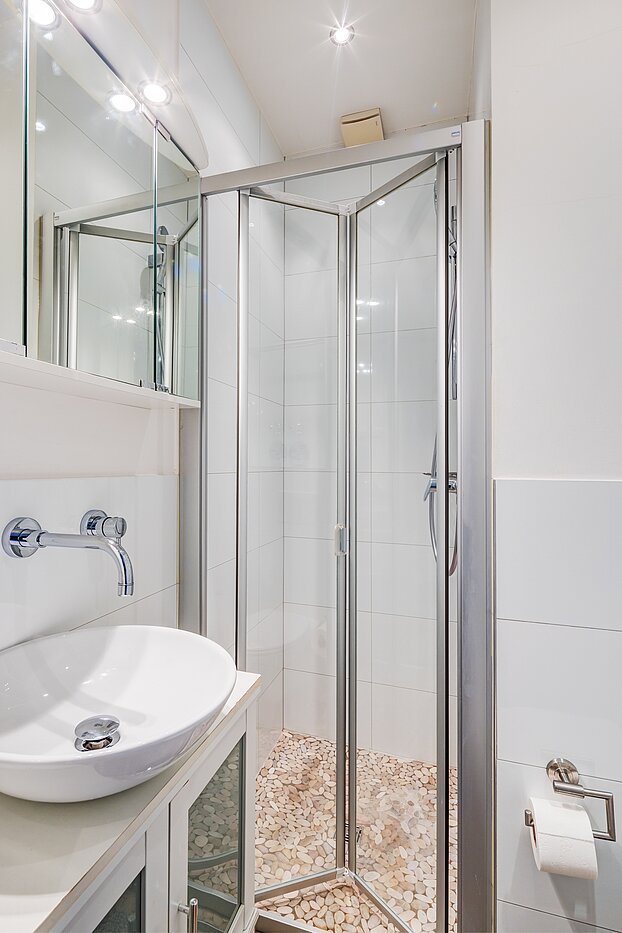 Appartement au rez-de-chaussée avec 4 pièces | München-Neuhausen | 70471 | ...mit Dusche