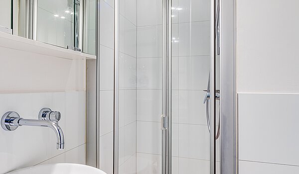 Appartement au rez-de-chaussée avec 4 pièces | München-Neuhausen | 70471 | ...mit Dusche