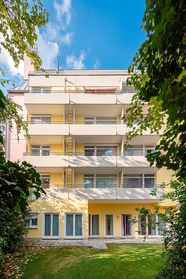 Appartement au rez-de-chaussée avec 4 pièces | München-Neuhausen | 70471 | Ansicht vom Innenhof aus