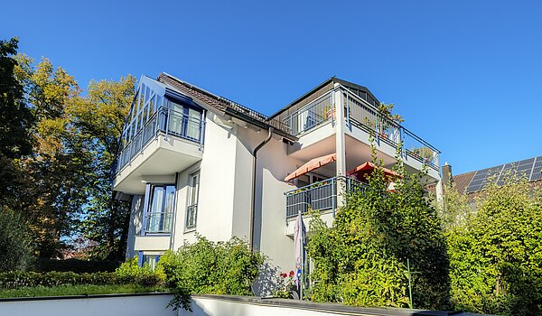 Appartement au dernier étage avec 3 pièces | 70501 | Blick von unten...