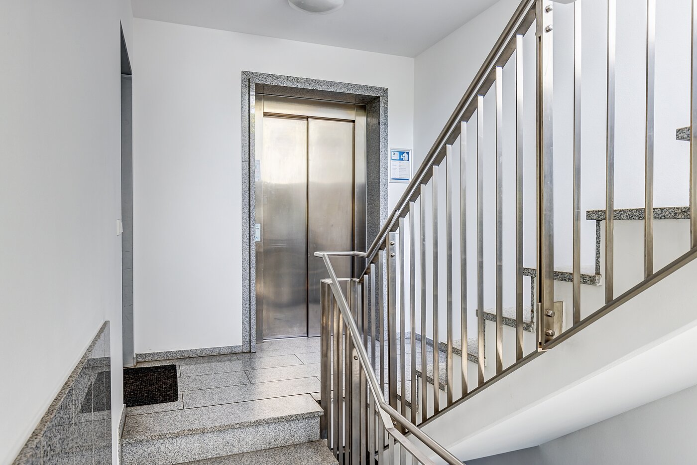Appartement avec 3 pièces | München-Neuhausen | 70489 | Edles Treppenhaus