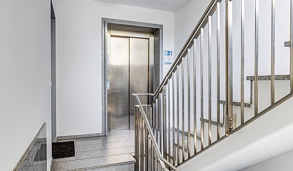 Appartement avec 3 pièces | München-Neuhausen | 70489 | Edles Treppenhaus