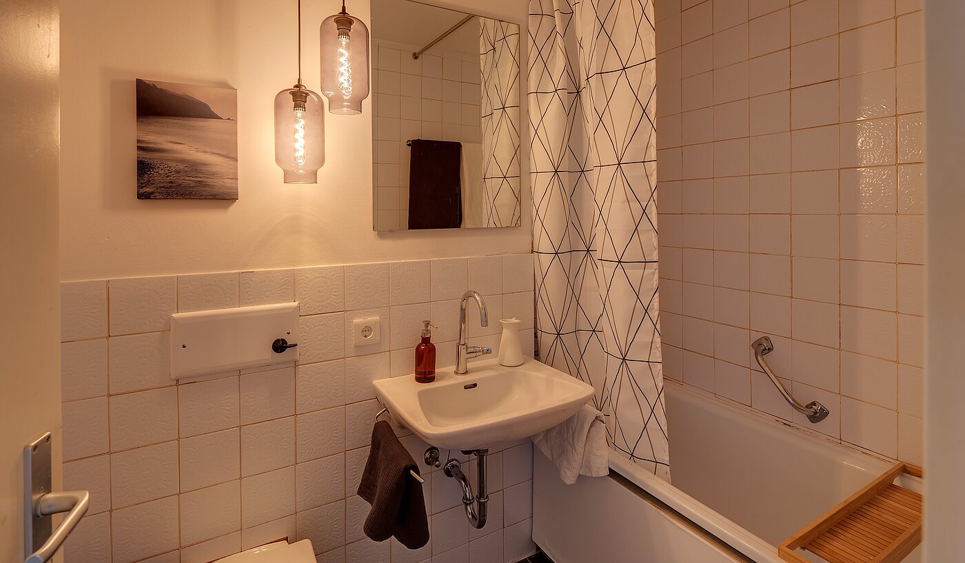 Appartement avec 1 pièce | München-Au | 2211ML1 | Badezimmer mit Wanne und...
