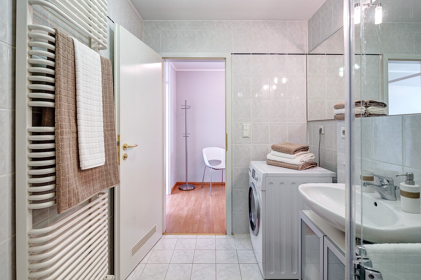 Appartement avec 2 pièces | München-Schwabing | 70102 | Handtuchheizkörper und Wasch-Trockner