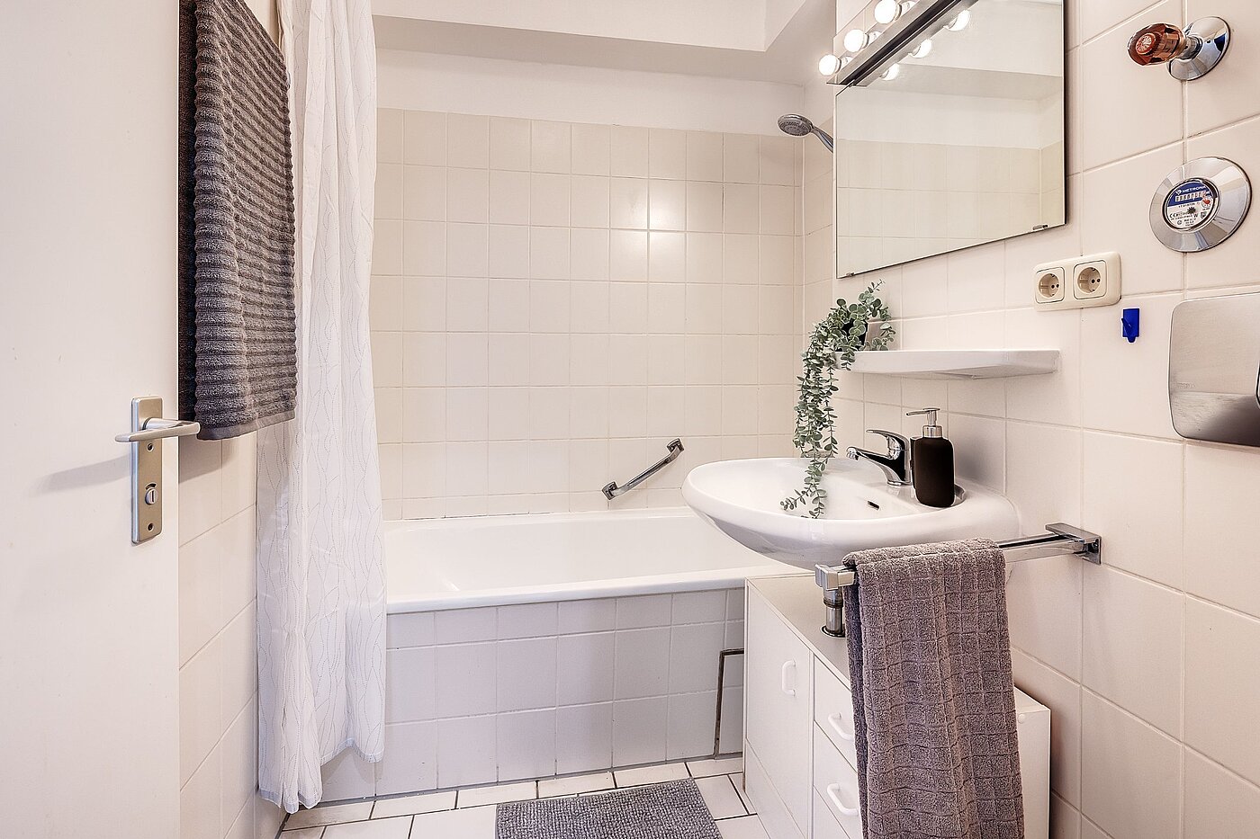 Appartement avec 1 pièce | München-Perlach | 2102ML1 | Bad mit Badewanne