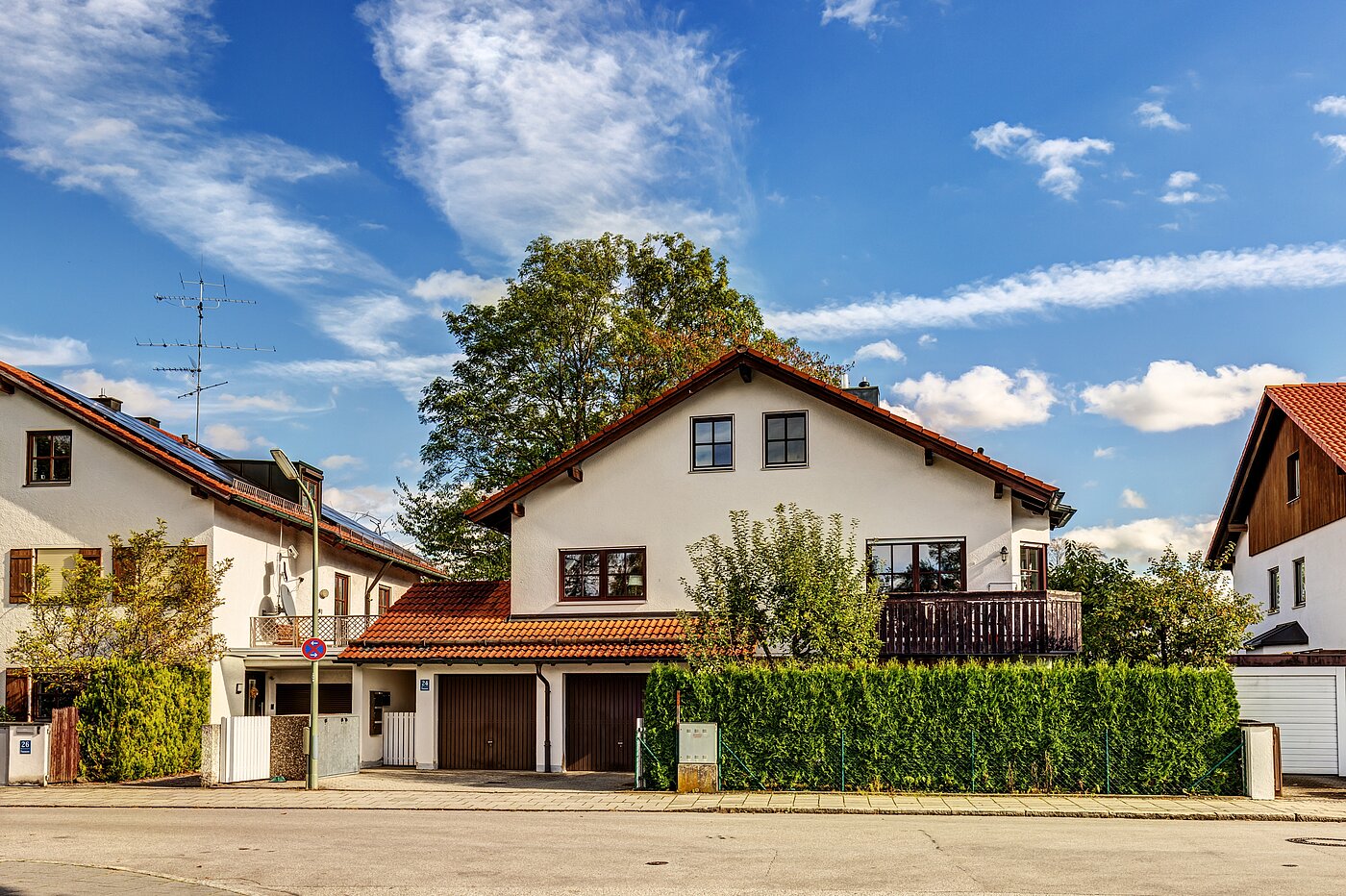 Appartement avec 3 pièces | München-Trudering | 70481 | Außenansicht mit Garage