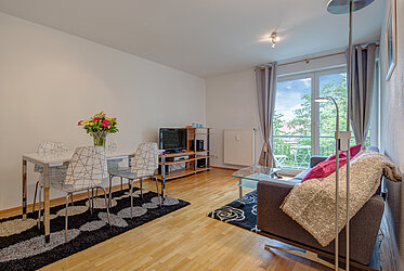 Ramersdorf: Gemütliche 2-Zimmer Wohnung mit Balkon
