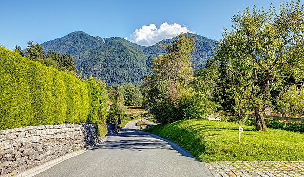 Maison d'angle mitoyenne avec 3 pièces | Kreuth | 70037 | Auffahrt zum Grundstück