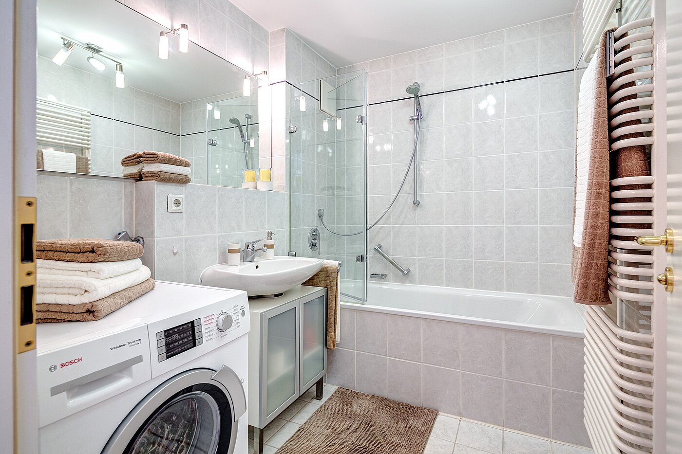 Appartement avec 2 pièces | München-Schwabing | 70102 | Bad mit Badewanne...