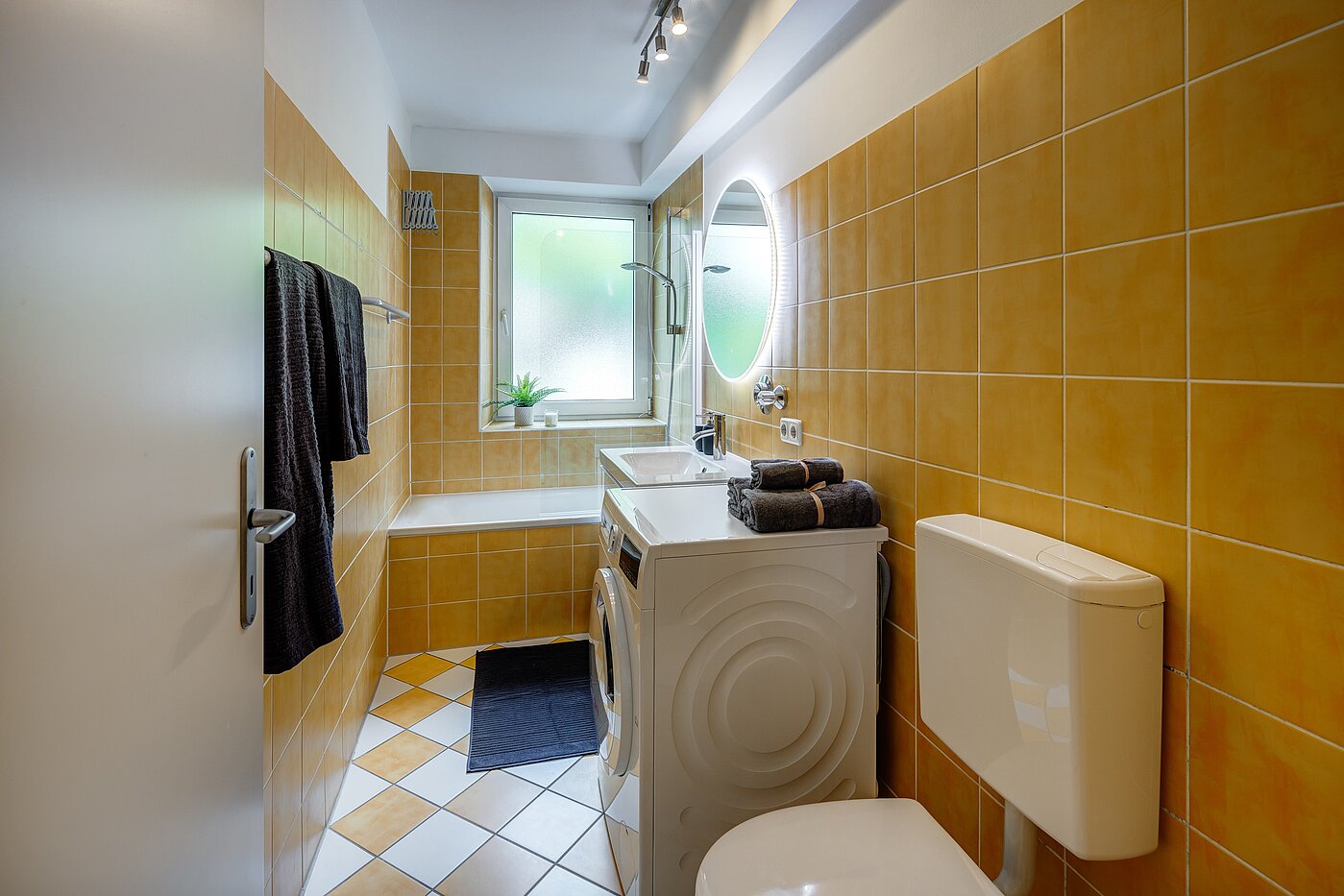 Appartement avec 2.5 pièces | München-Isarvorstadt | 70121 | Bad mit Fenster...