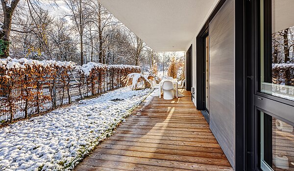 Appartement au rez-de-chaussée avec 3 pièces | 70309 | Umlaufende Terrasse im Winter...