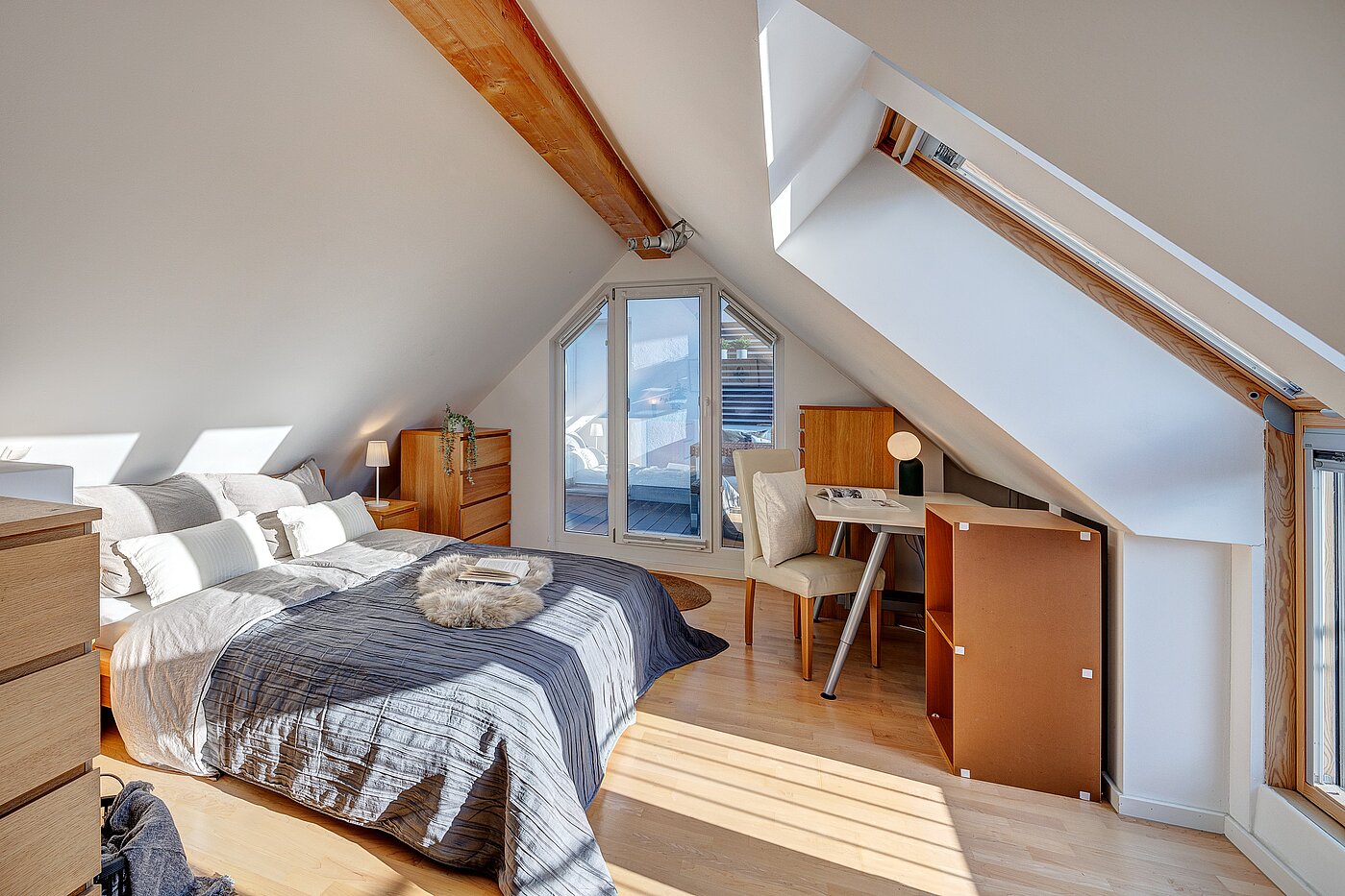 Appartement en duplex avec 2.5 pièces | München-Ludwigsvorstadt | 2111ML5 | ...zum Schlafzimmer und...