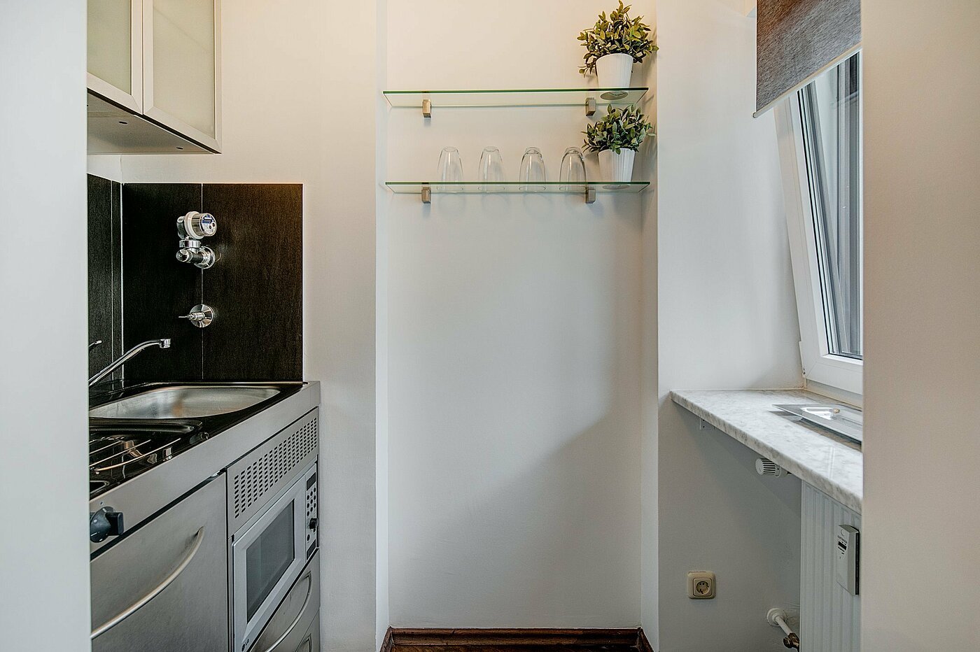 Appartement au rez-de-chaussée avec 1 pièce | München-Untergiesing | 2005ML1 | Einbauküche mit Fenster...