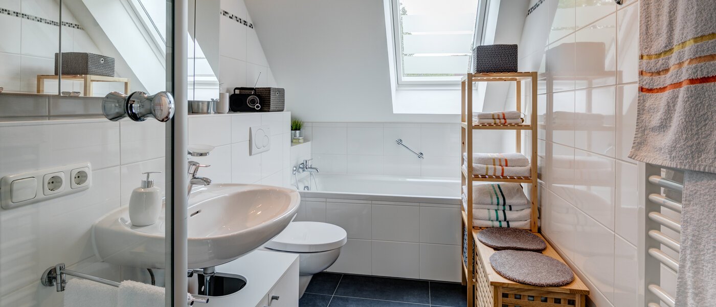 appartement sous les toits München Obersendling 01 salle de bain 10566