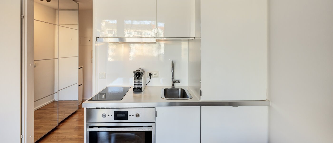 studio München Neuhausen 01 cuisine 10591