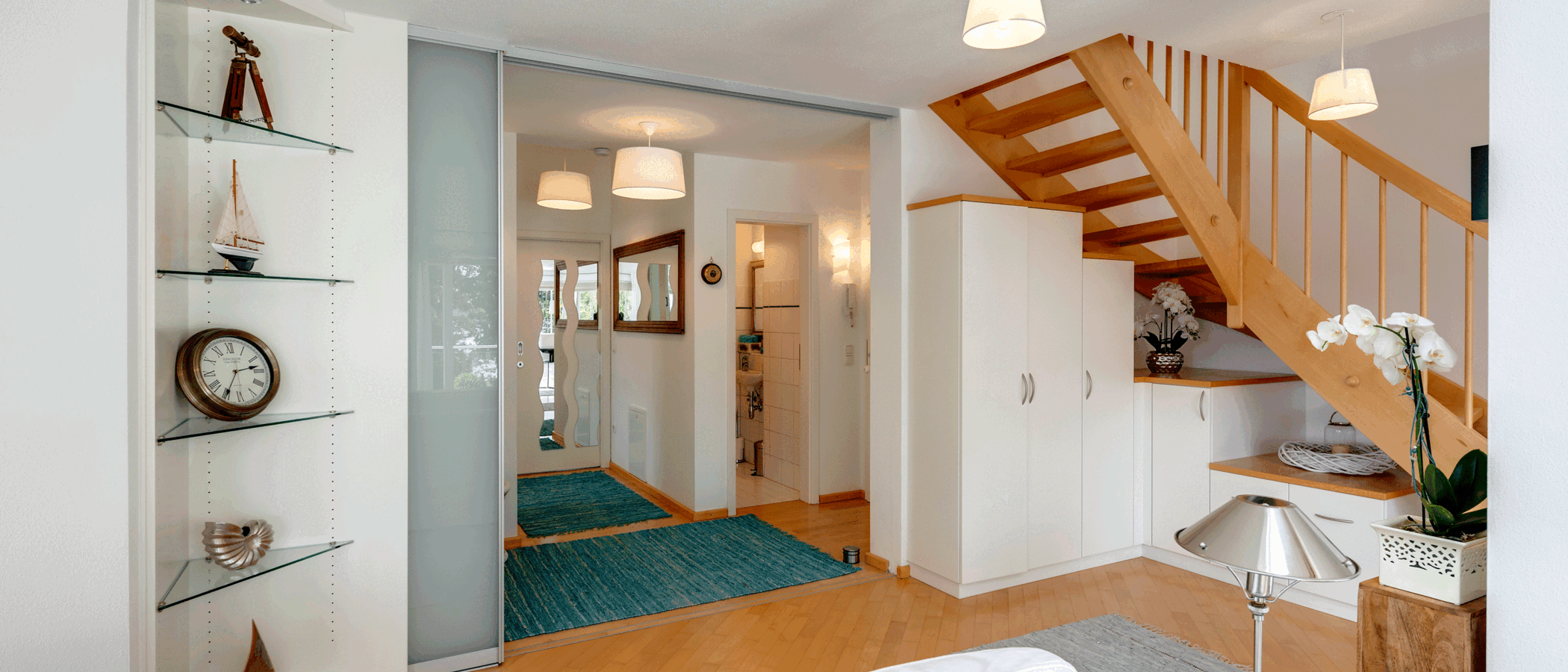 appartement style maisonnette avec mezzanine Tutzing 03 salon 10604