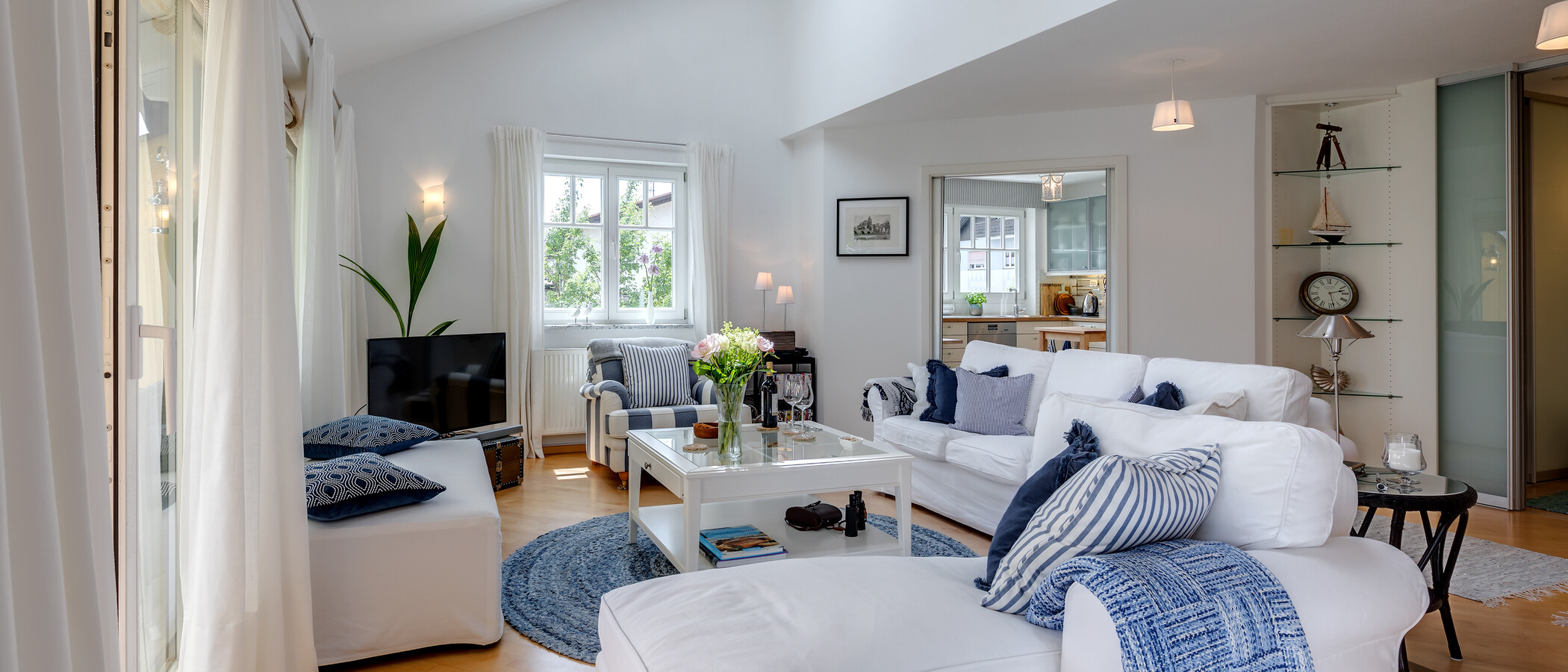 appartement style maisonnette avec mezzanine Tutzing 05 salon 10604