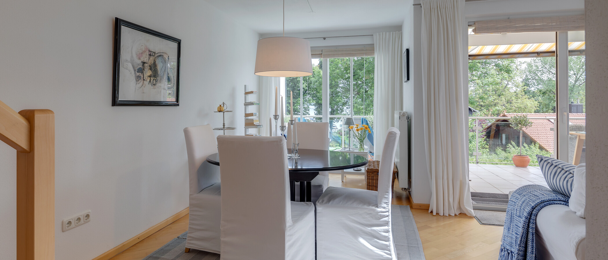 appartement style maisonnette avec mezzanine Tutzing 07 salon 10604