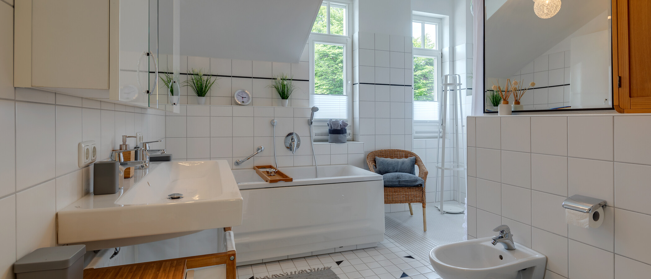 appartement style maisonnette avec mezzanine Tutzing 01 salle de bain 10604