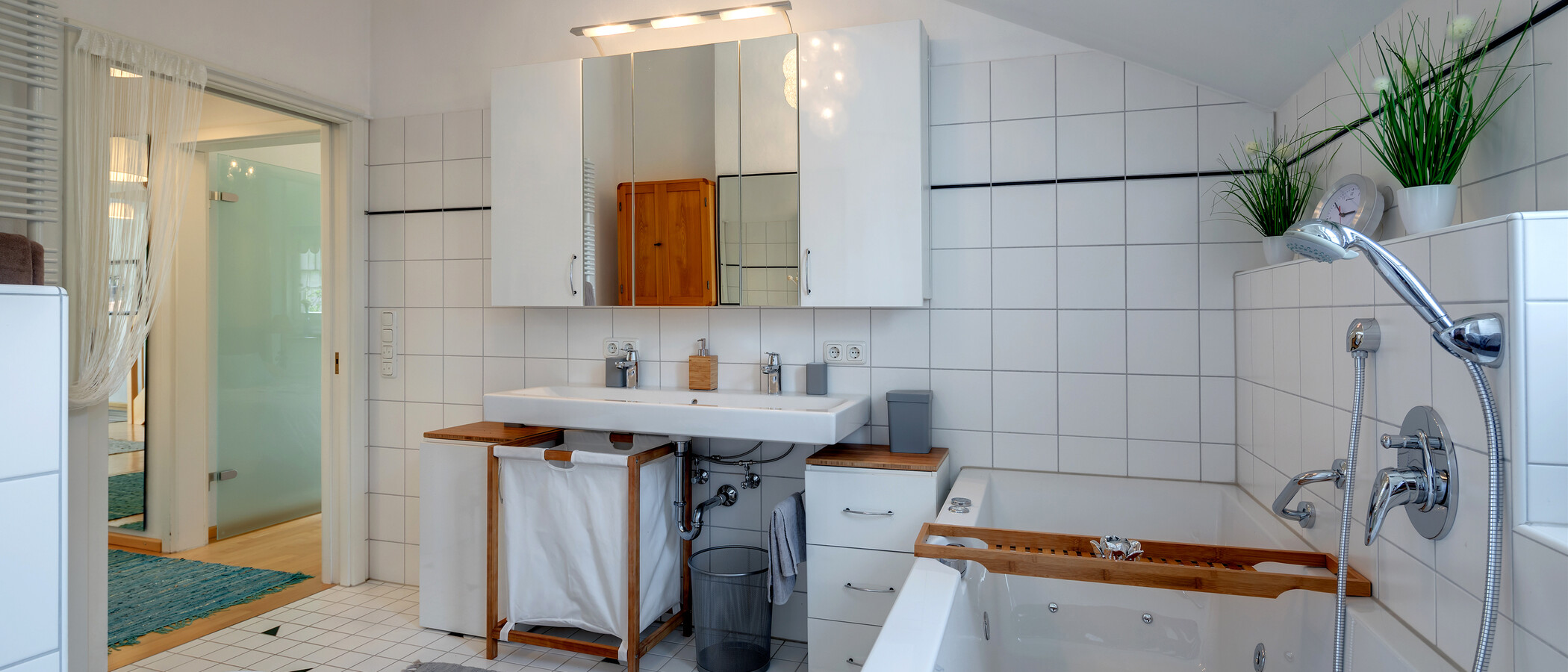 appartement style maisonnette avec mezzanine Tutzing 04 salle de bain 10604