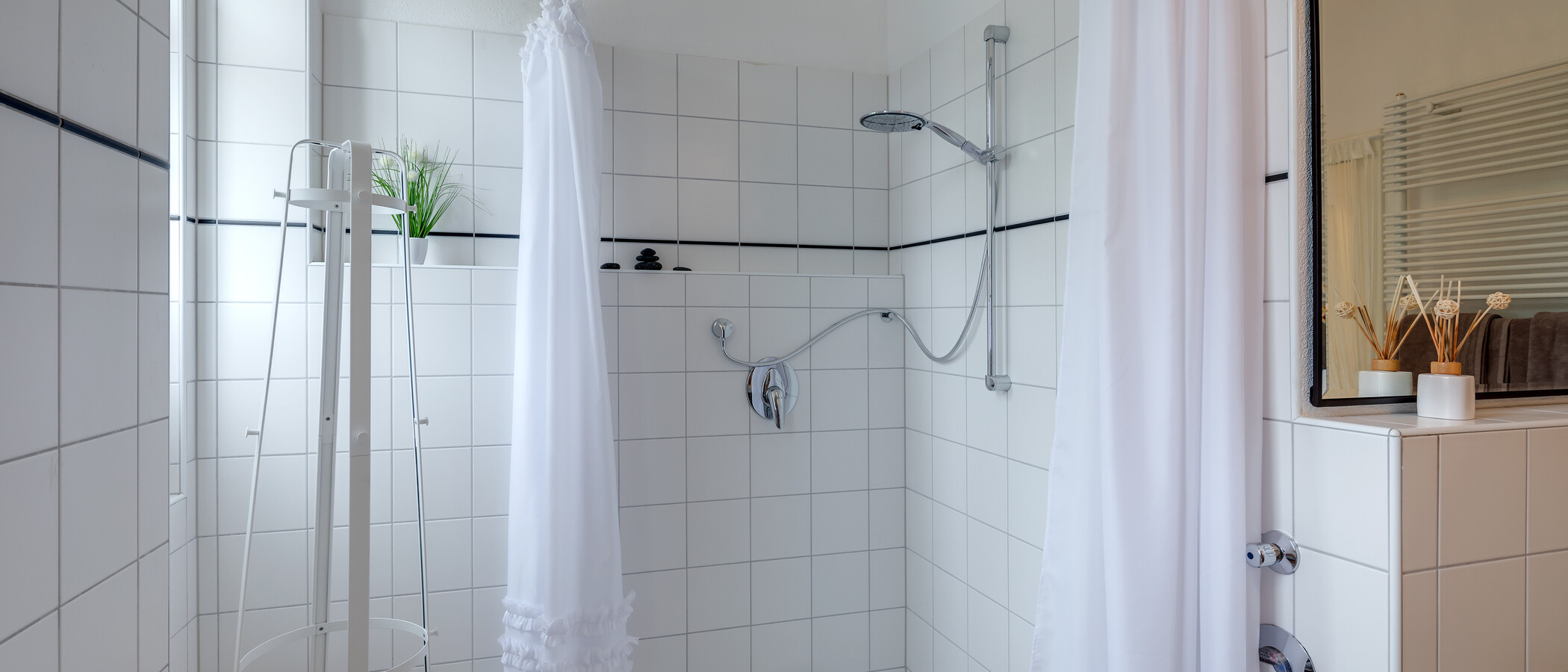 appartement style maisonnette avec mezzanine Tutzing 06 salle de bain 10604