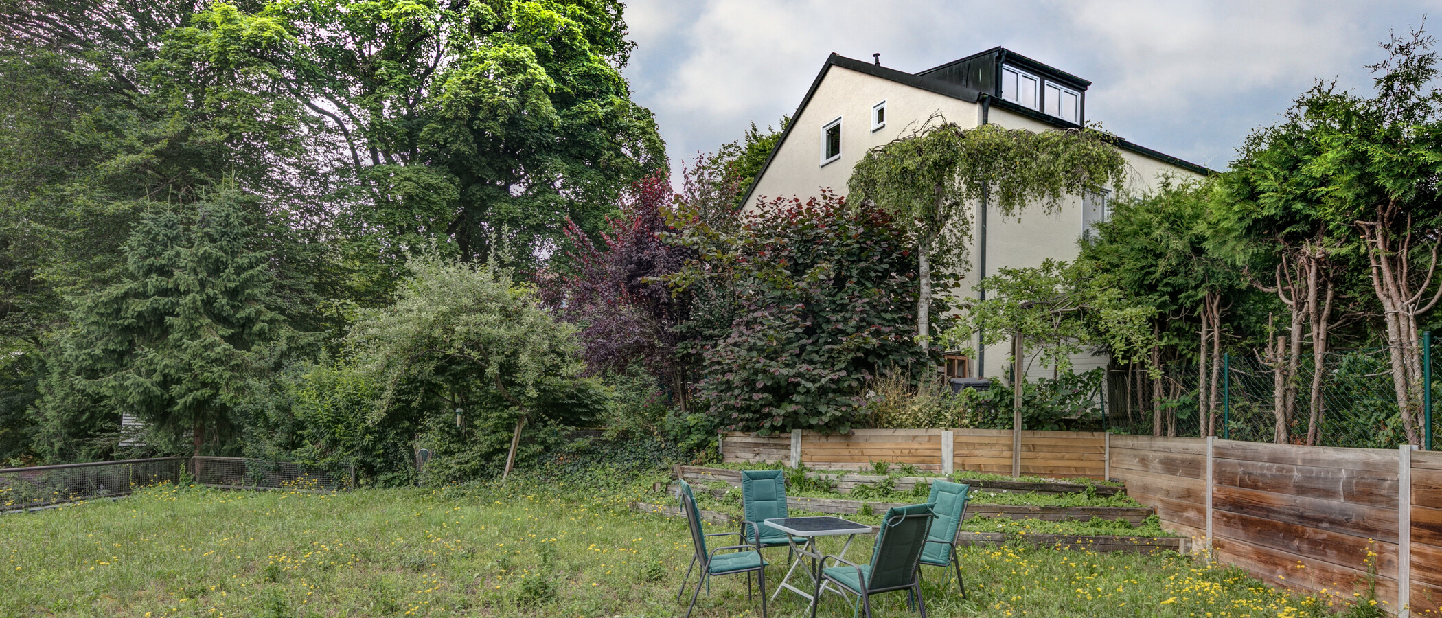 appartement sous les toits Gräfelfing 01 jardin commun 10636