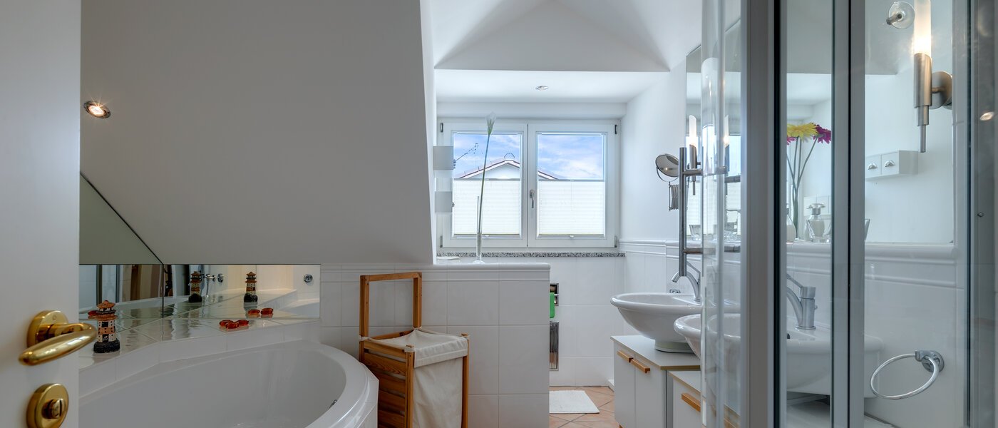 appartement sous les toits Neubiberg 01 salle de bain 10767