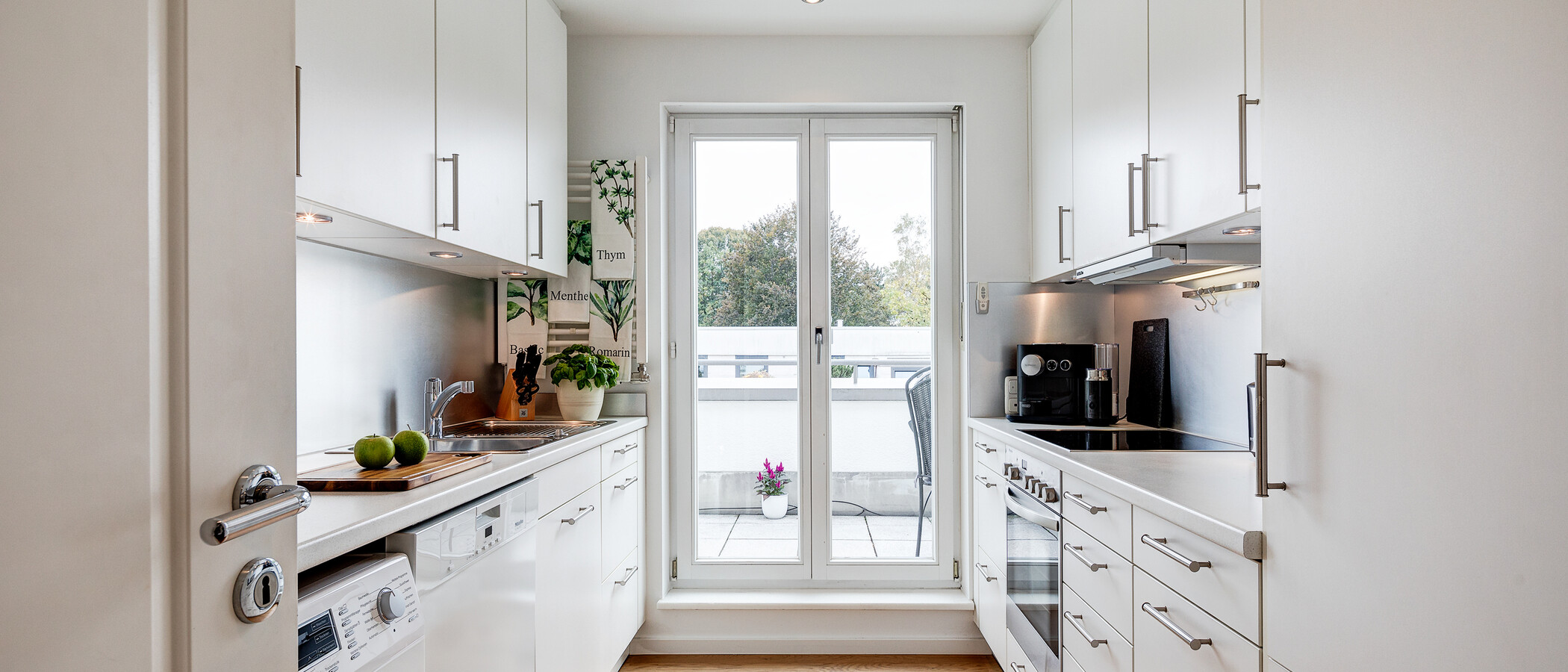 appartement avec terrasse sur le toit München Bogenhausen 01 cuisine 10781
