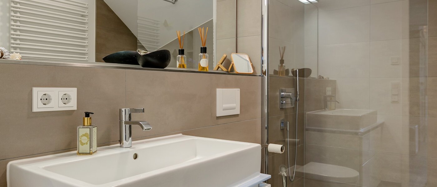 appartement avec mezzanine München Maxvorstadt 01 salle de bain 10881