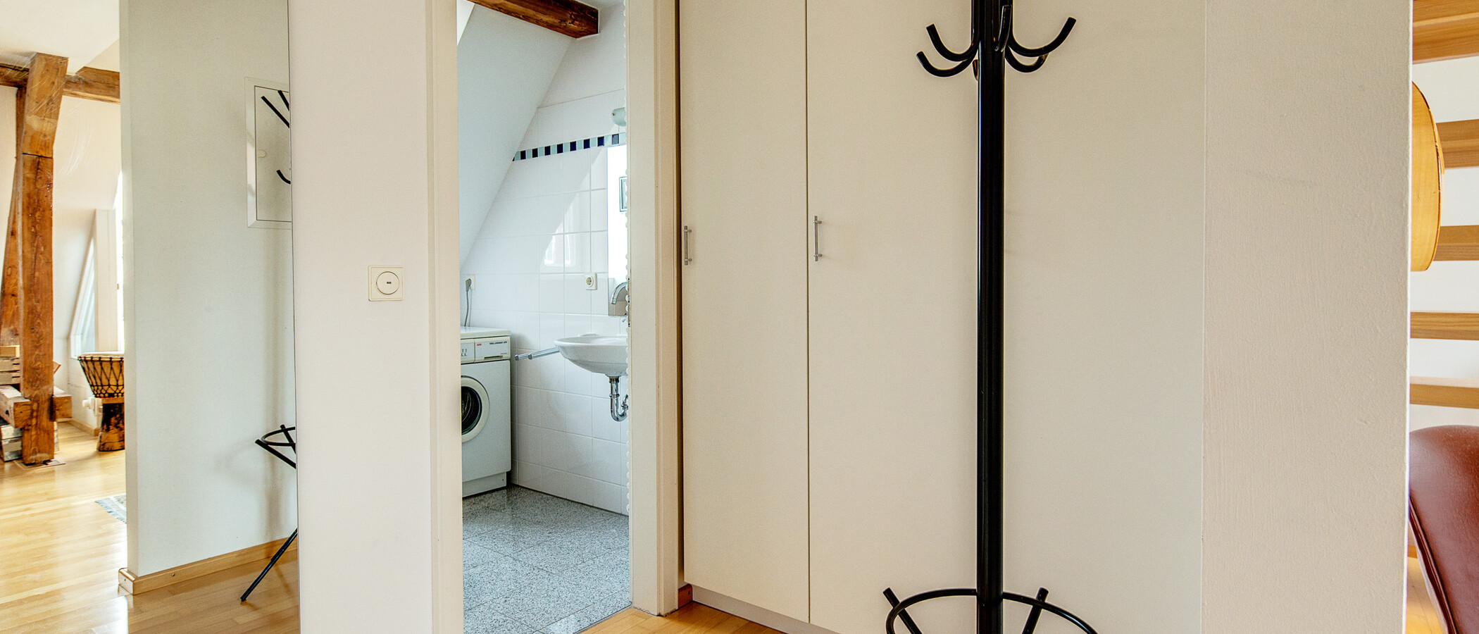appartement avec mezzanine München Schwabing (links der Leopoldstraße) 01 entrée/couloir 1090