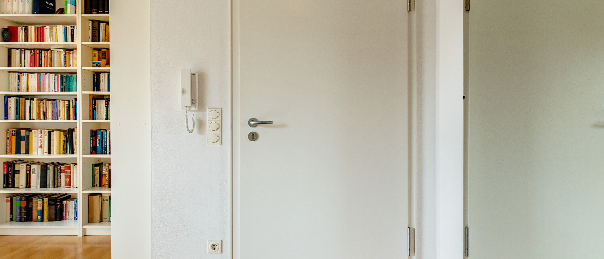 appartement avec mezzanine München Schwabing (links der Leopoldstraße) 03 entrée/couloir 1090