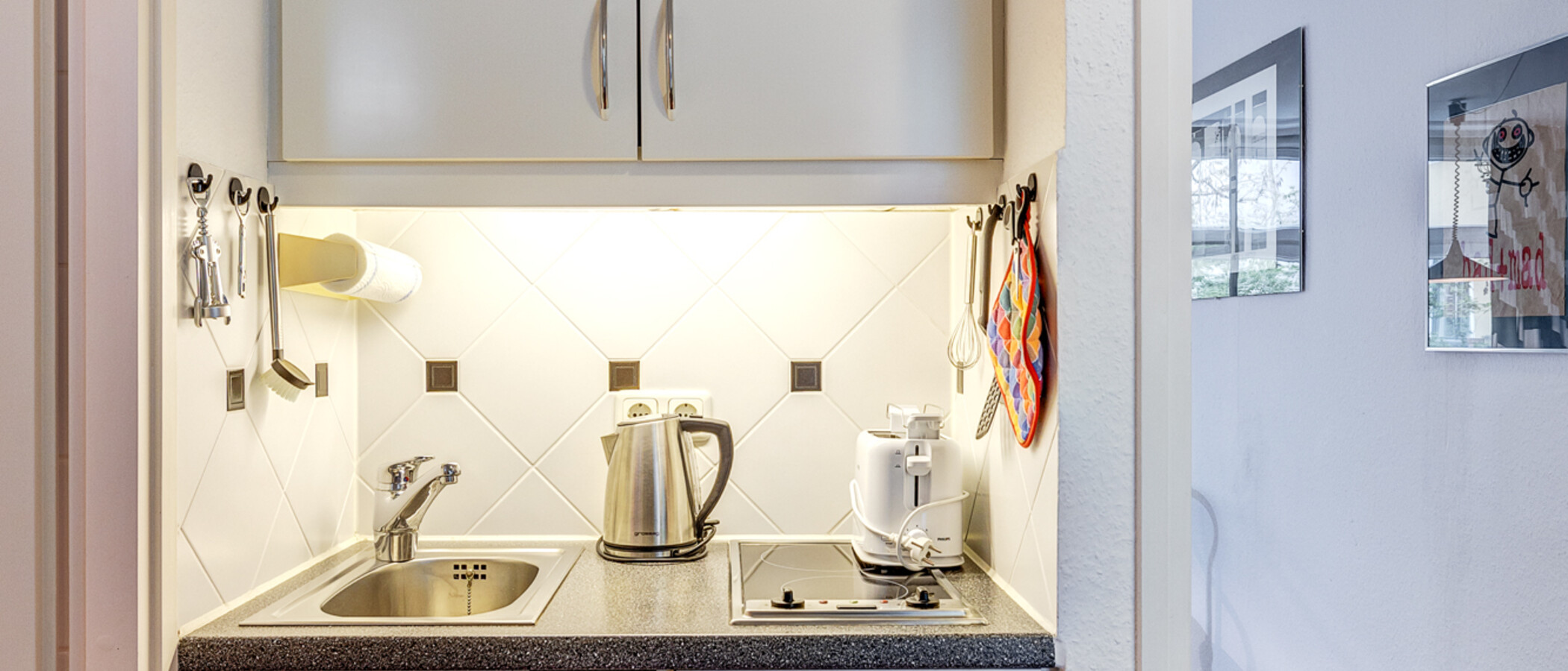 studio München Schwabing (links der Leopoldstraße) 01 cuisine 1095