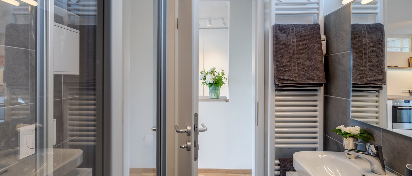 appartement avec terrasse sur le toit München Bogenhausen 03 salle de bain 11076