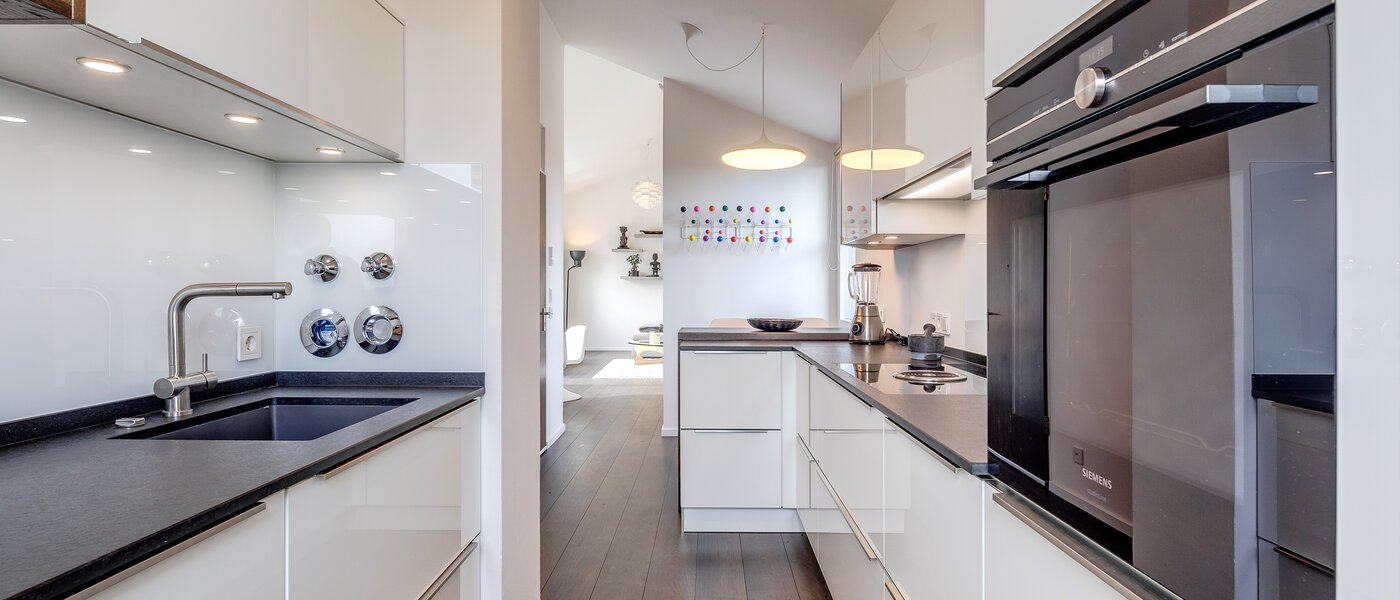 appartement avec terrasse sur le toit München Arabellapark 01 cuisine 11226