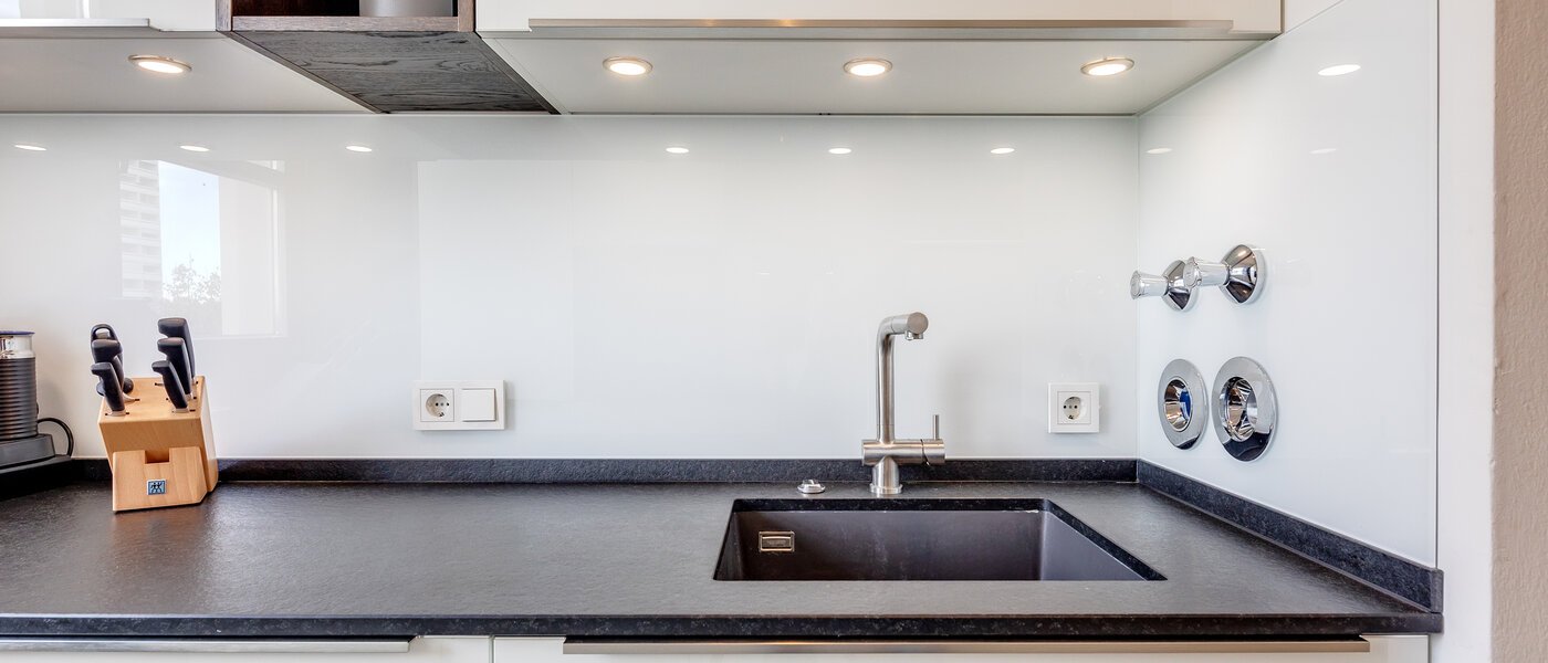 appartement avec terrasse sur le toit München Arabellapark 02 cuisine 11226