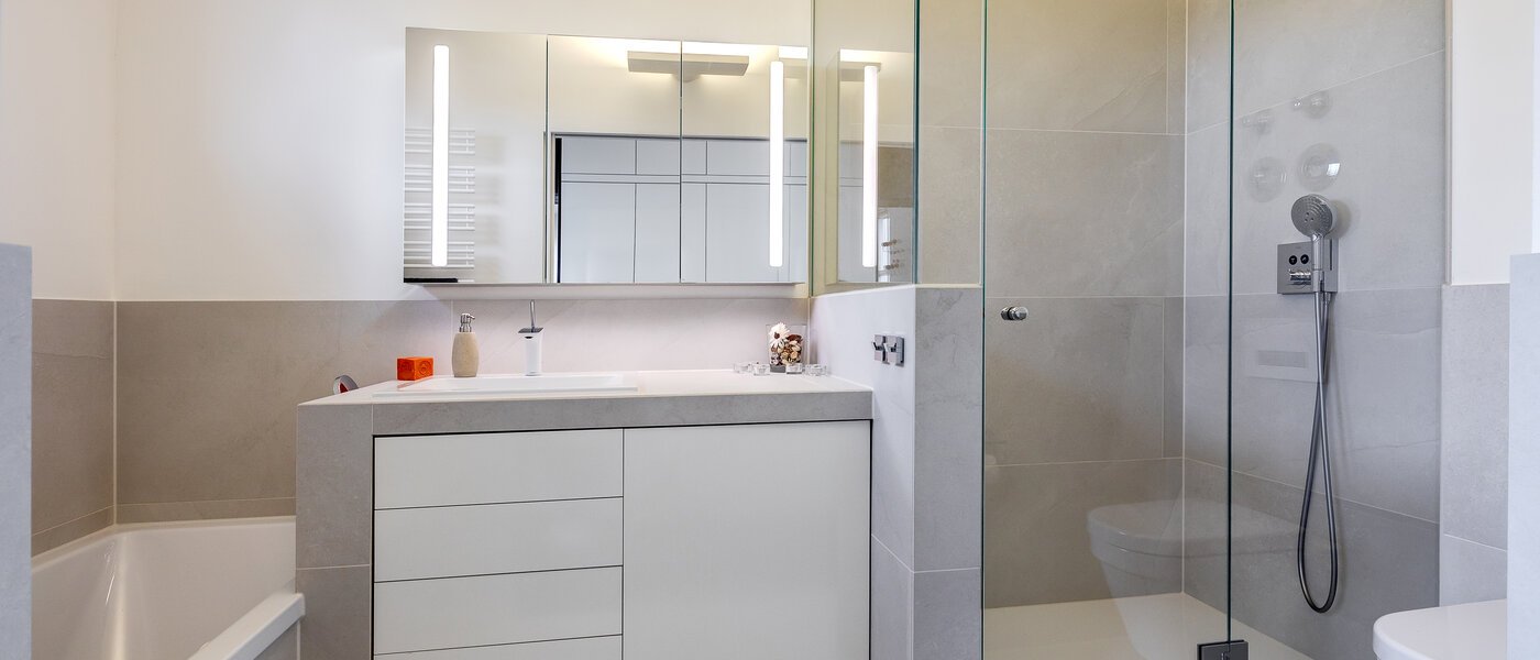 appartement avec terrasse sur le toit München Arabellapark 01 salle de bain 11226