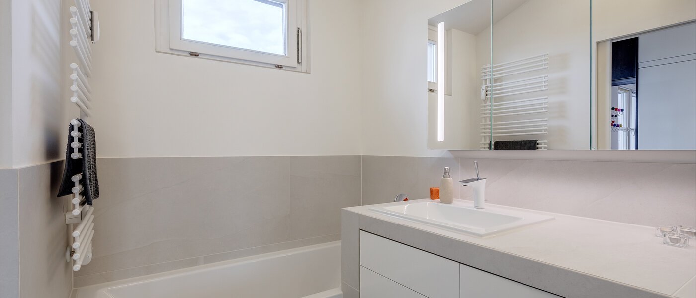 appartement avec terrasse sur le toit München Arabellapark 03 salle de bain 11226