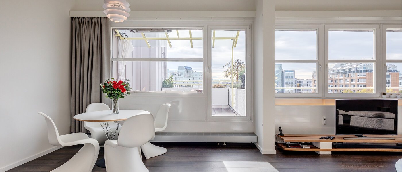 appartement avec terrasse sur le toit München Arabellapark 02 pièce à vivre 11226