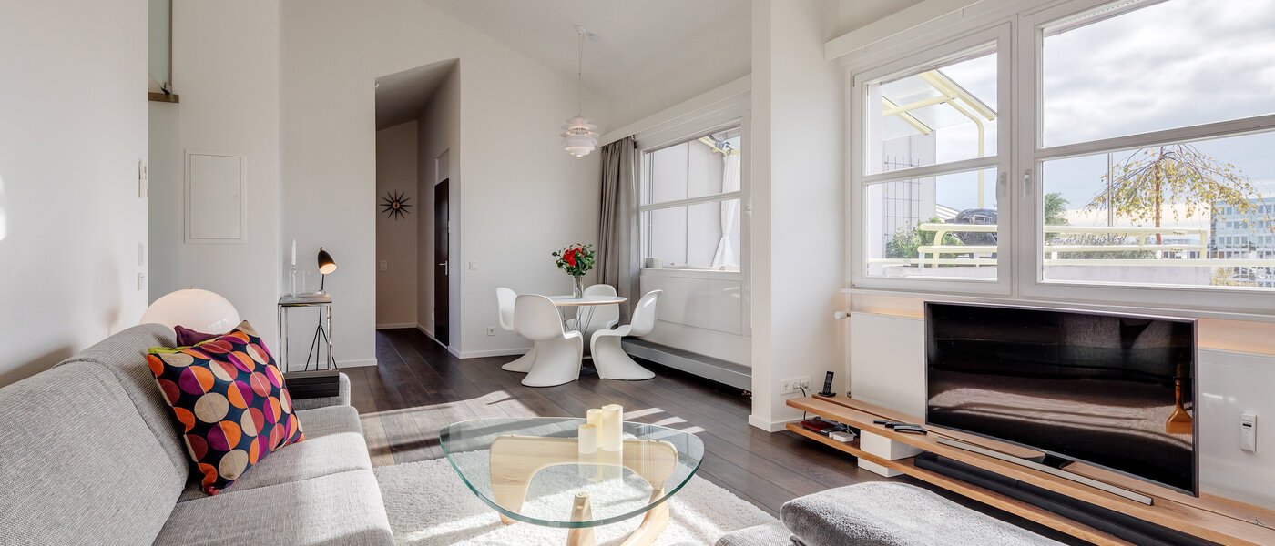 appartement avec terrasse sur le toit München Arabellapark 03 pièce à vivre 11226